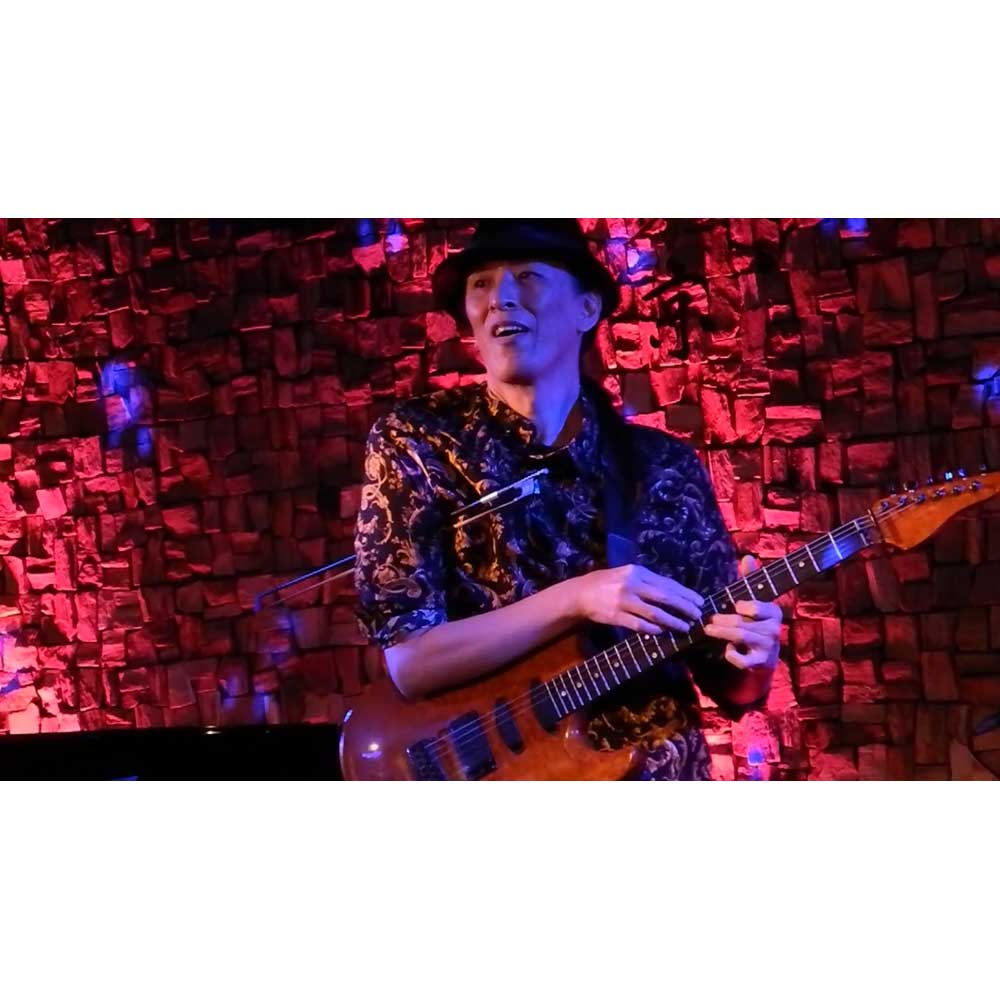 出嶌達也ライブ「魔法の両手タッピング奏法」
